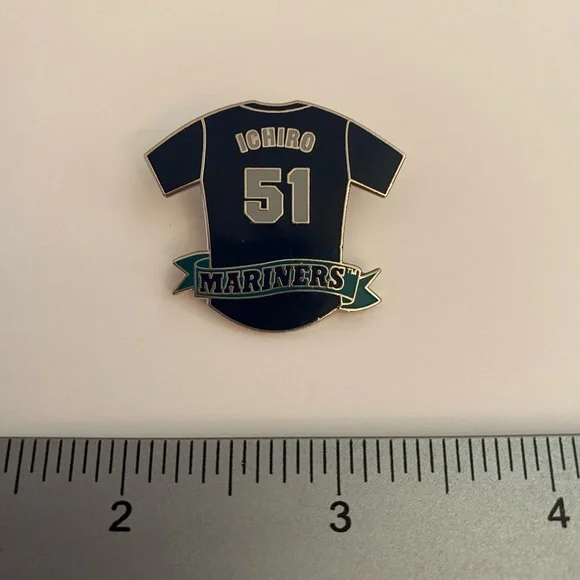 Seattle Mariners Ichiro Jersey Pin - Picture 2 of 4